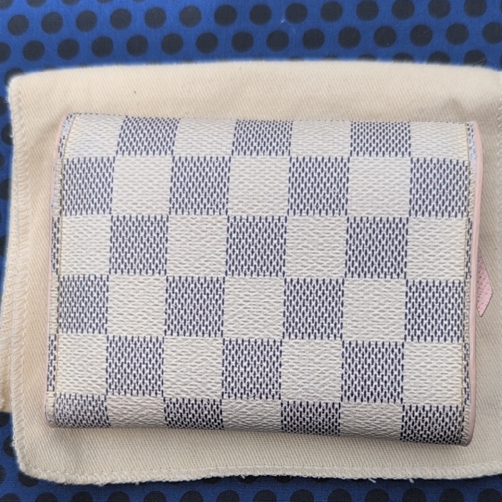 Louis Vuitton White and Pink Wallet with Damier Azur Pattern - Picture 4 of 14